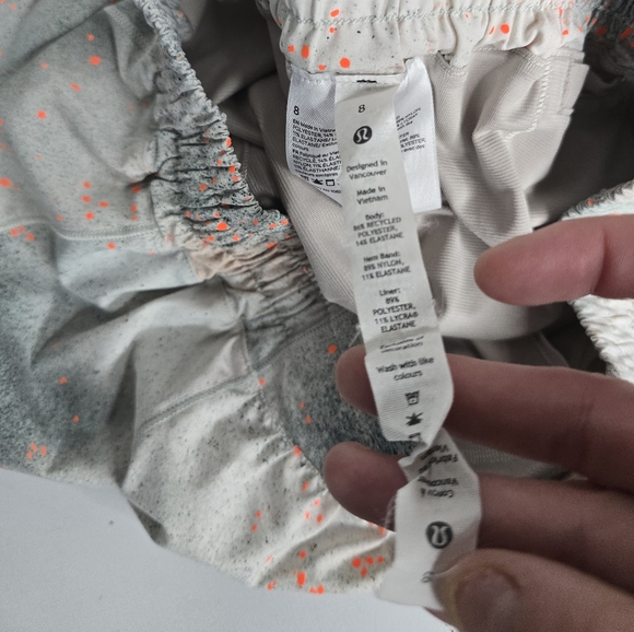 Lululemon Hotty Hot Low Rise Short 2.5" reflective - Picture 9 of 10